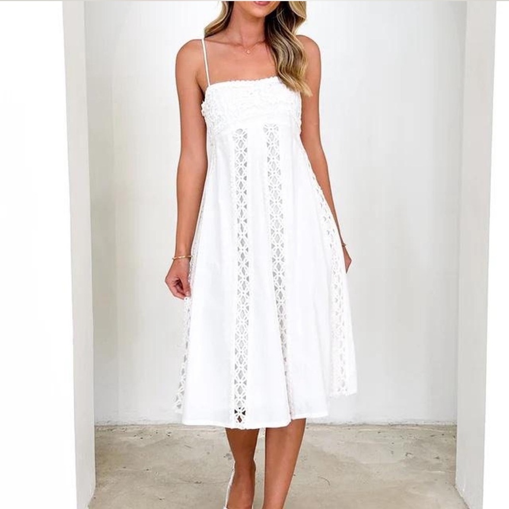 Elegant White Lace Dress - Picture 2 of 7